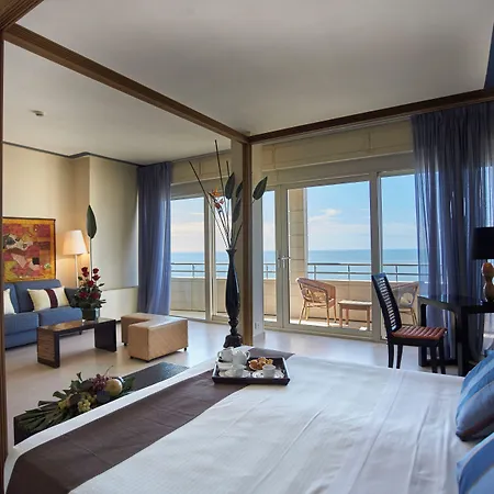 Sina Astor 4*