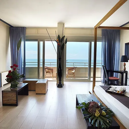 Sina Astor Hotel 4*